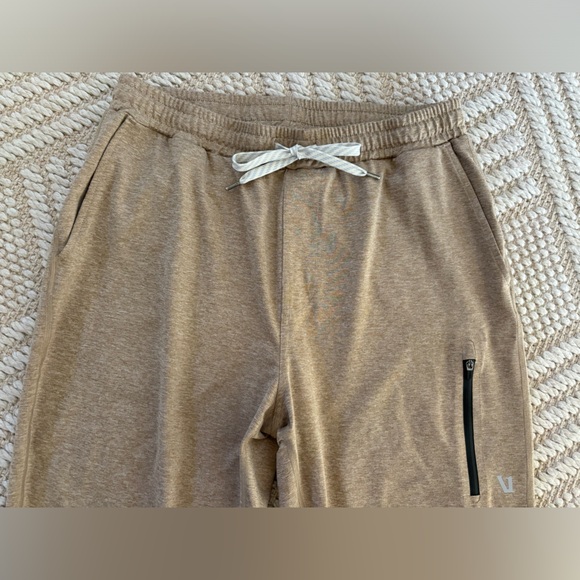 Vuori Sunday Performance Jogger size medium - Picture 8 of 11